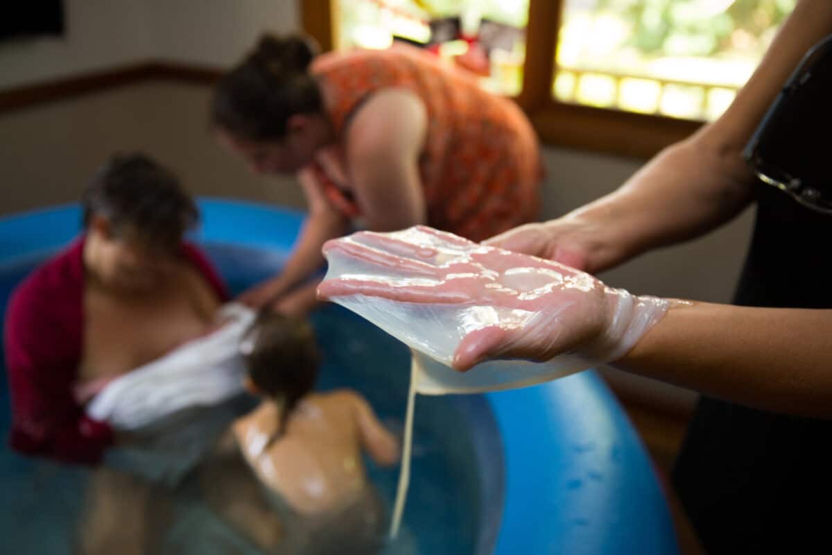 en caul home water birth